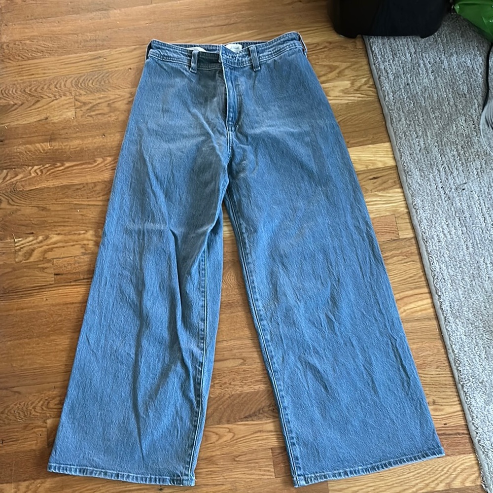 Like new Universal Threads sailor wide leg Jeans, size 6R